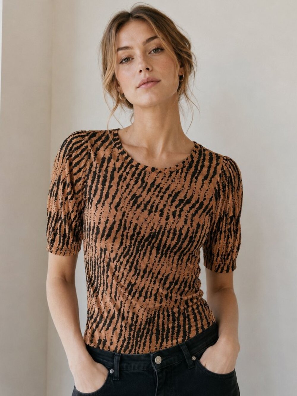 Banana Republic Tan & Black Abstract Stripe Puff-Sleeve Tee